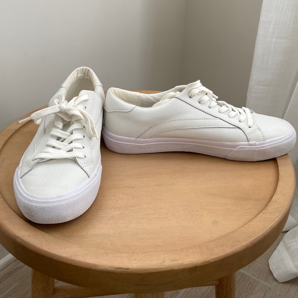 Madewell women’s Sidewalk Low-top Sneakers in leather. Size 7